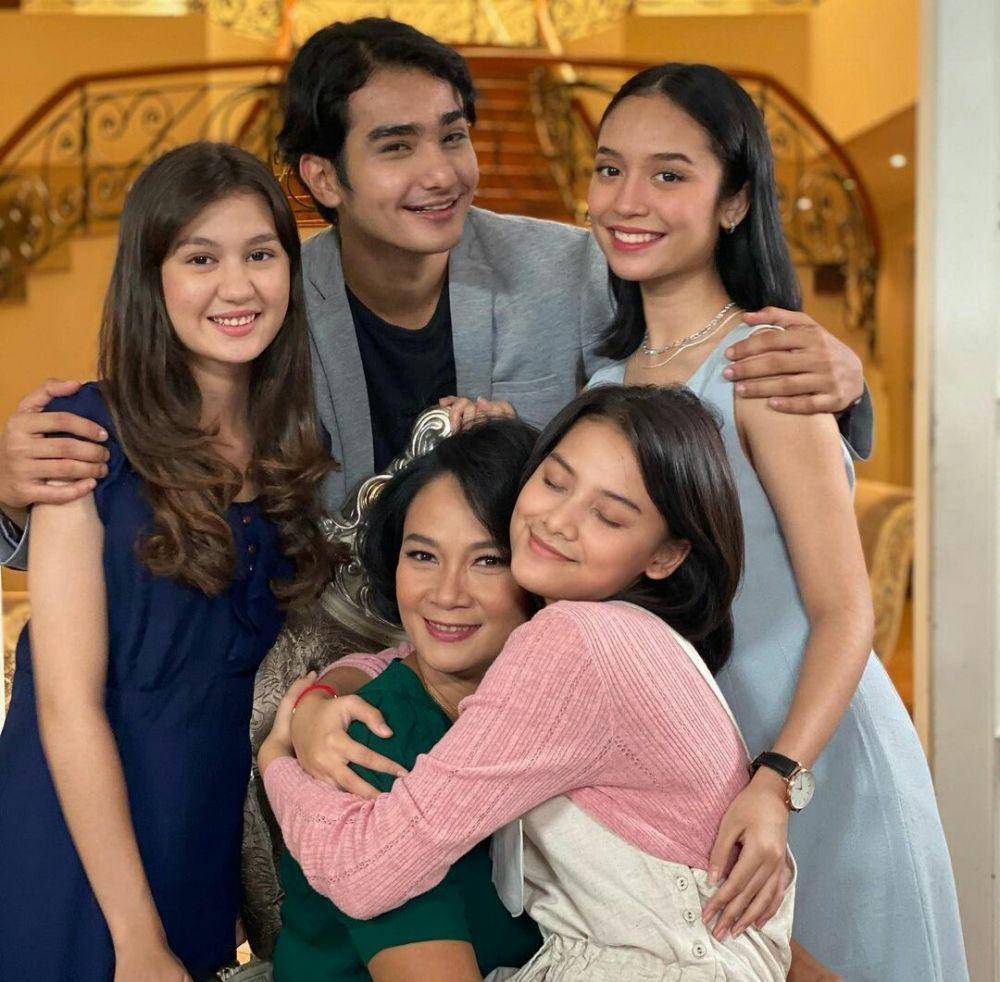 Dian Nitami dan menantu di Sinetron.  (instagram.com/bu_deedee)