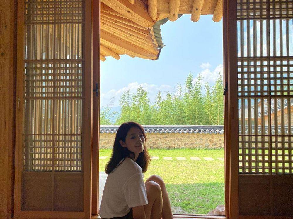 Park Shin Hye (instagram.com/ssinz7)