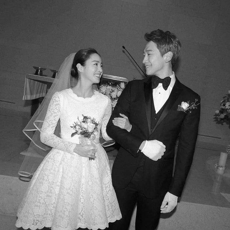 Rain dan Kim Tae Hee (twitter.com/kdramawrld)