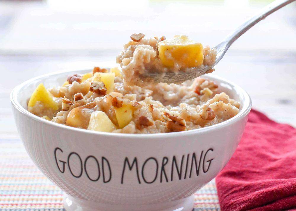apple cinnamon oatmeal (barefeetinthekitchen.com)