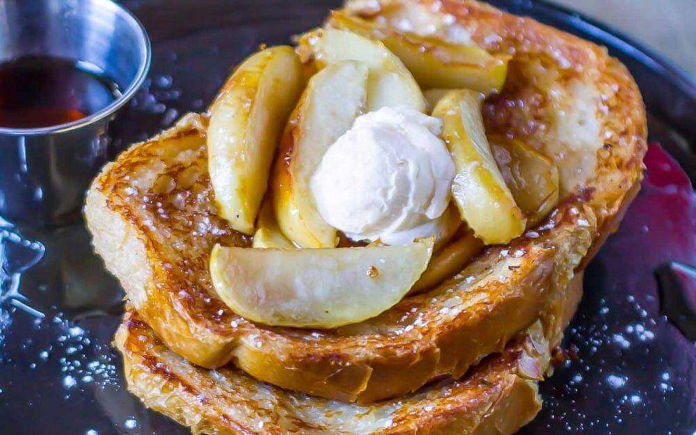 cinnamon apple french toast (onegreenplanet.org)