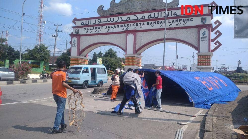 Pemkot Bandar Lampung melakukan PPKM Mikro (IDN Times/Tama Yudha Wiguna)