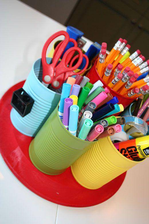 Kerajinan tempat pensil dari kaleng (sandytoesandpopsicles.com)