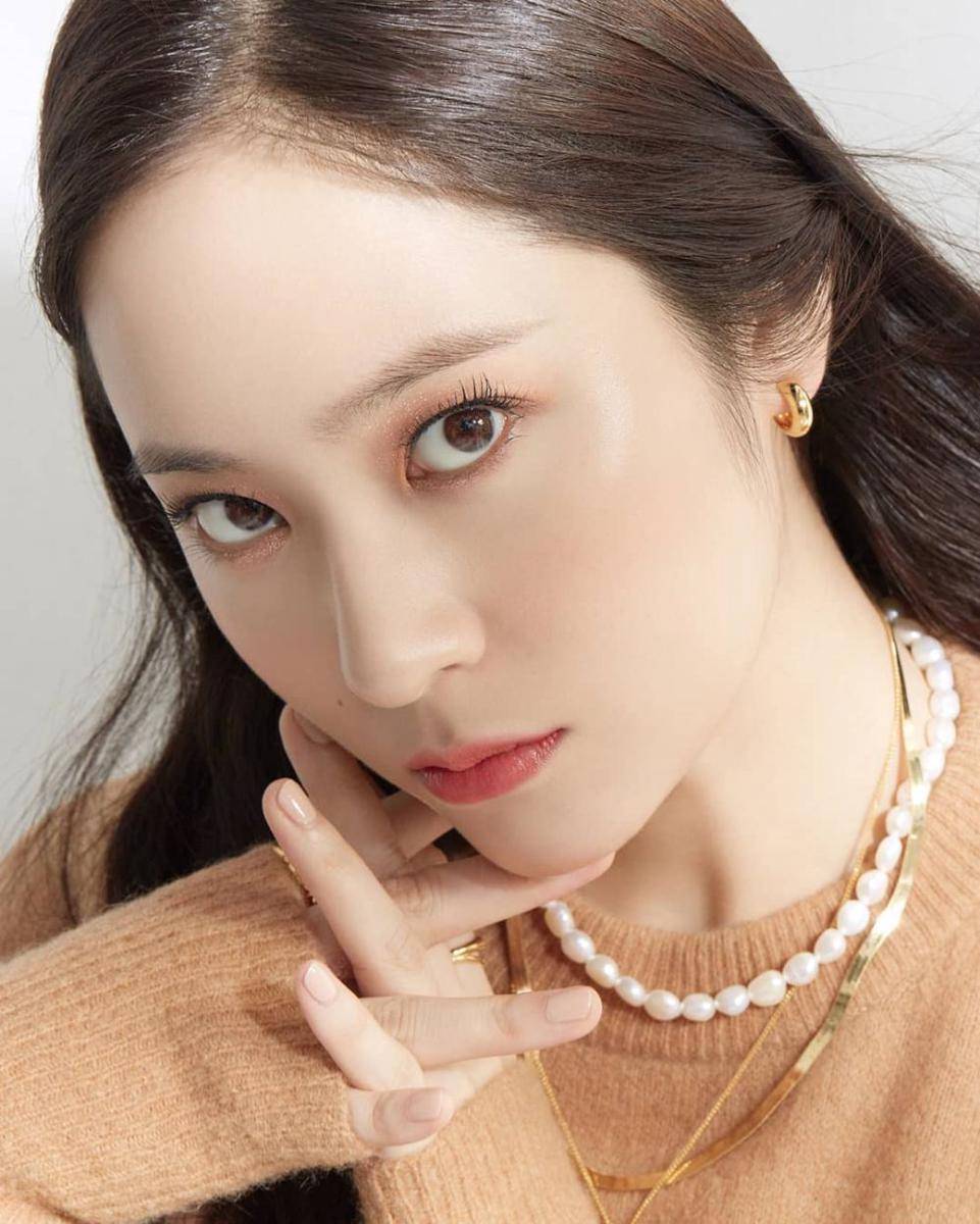 Potret close up Krystal Jung (instagram.com/krystalfx__jsj)