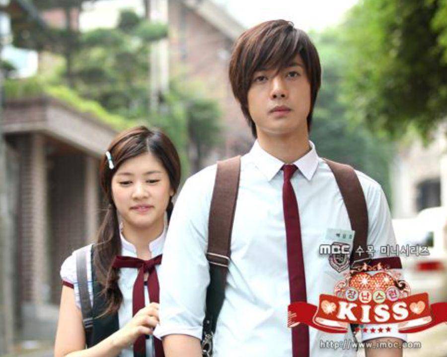 Jung So Min dan Kim Hyun Joong di drama Playfull Kiss (Dok. MBC via koreandrama.org)