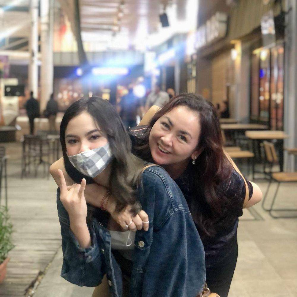Kenangan Mahalini dan mamanya (instagram.com/seriniraharjaa/)