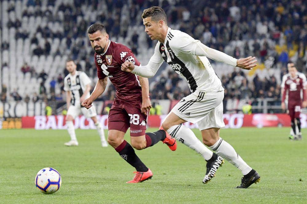 Potret laga Juventus melawan Torino (blackwhitereadallover.com)