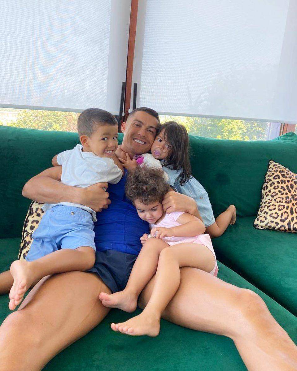 Cristiano Ronaldo (instagram.com/cristiano)