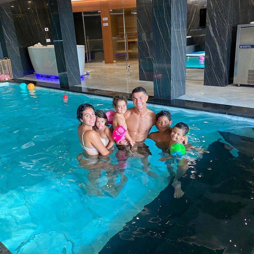 Cristiano Ronaldo (instagram.com/cristiano)