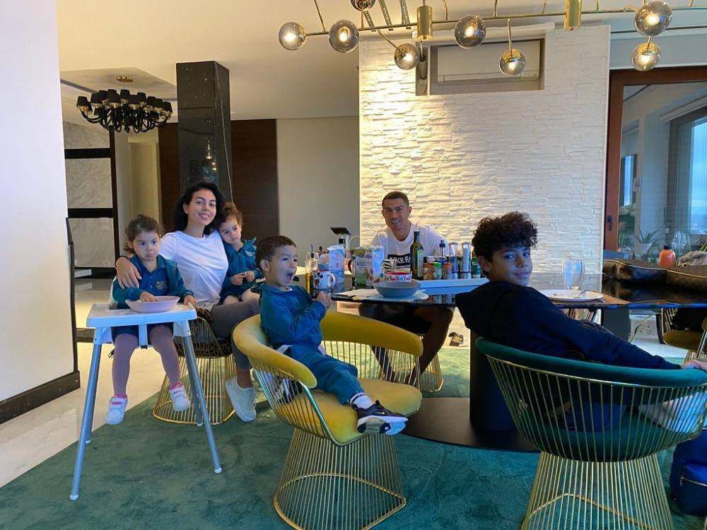 Cristiano Ronaldo (instagram.com/cristiano)