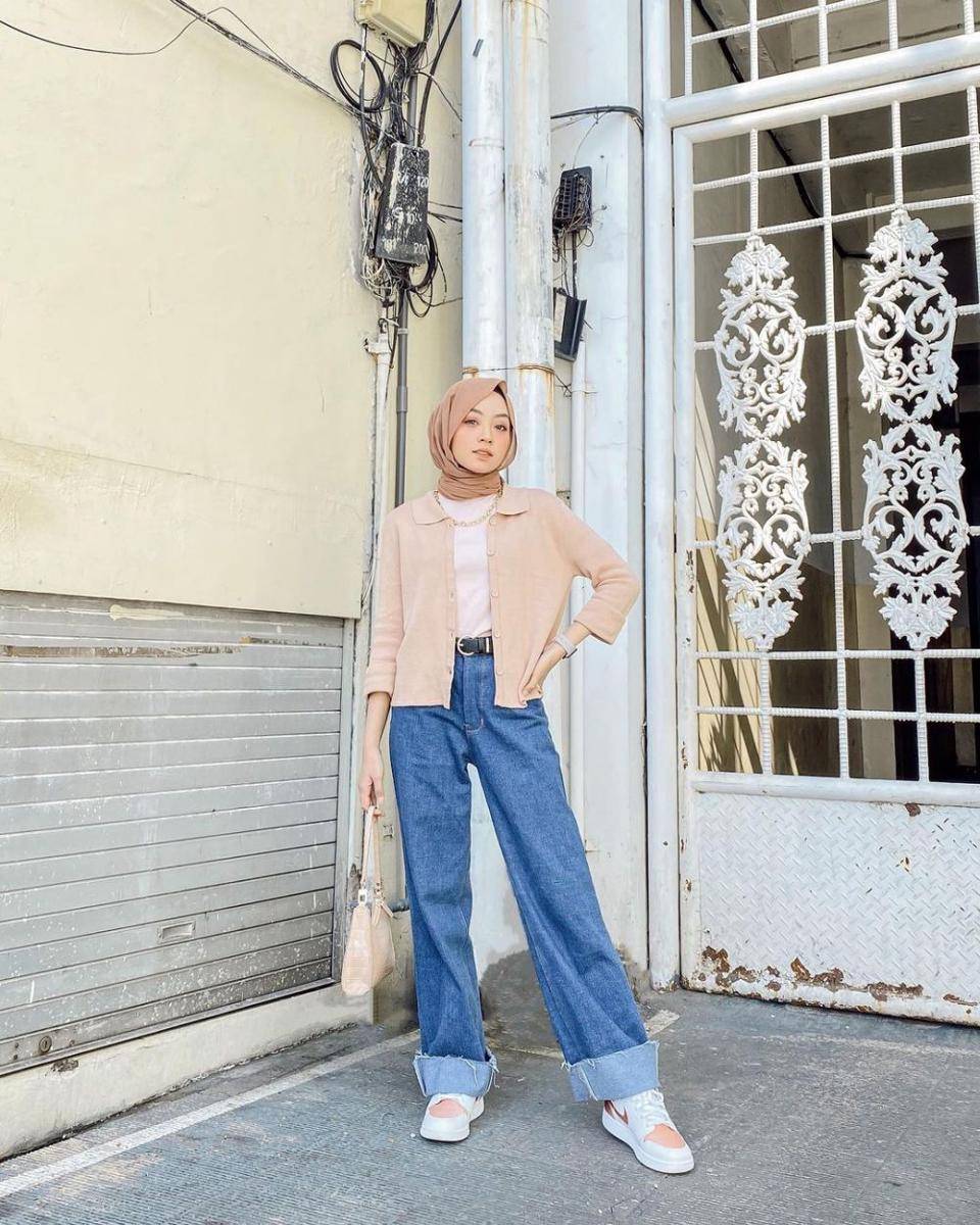 Padu padan bawahan denim pants ala Meirani Amalia (instagram.com/meiraniap)