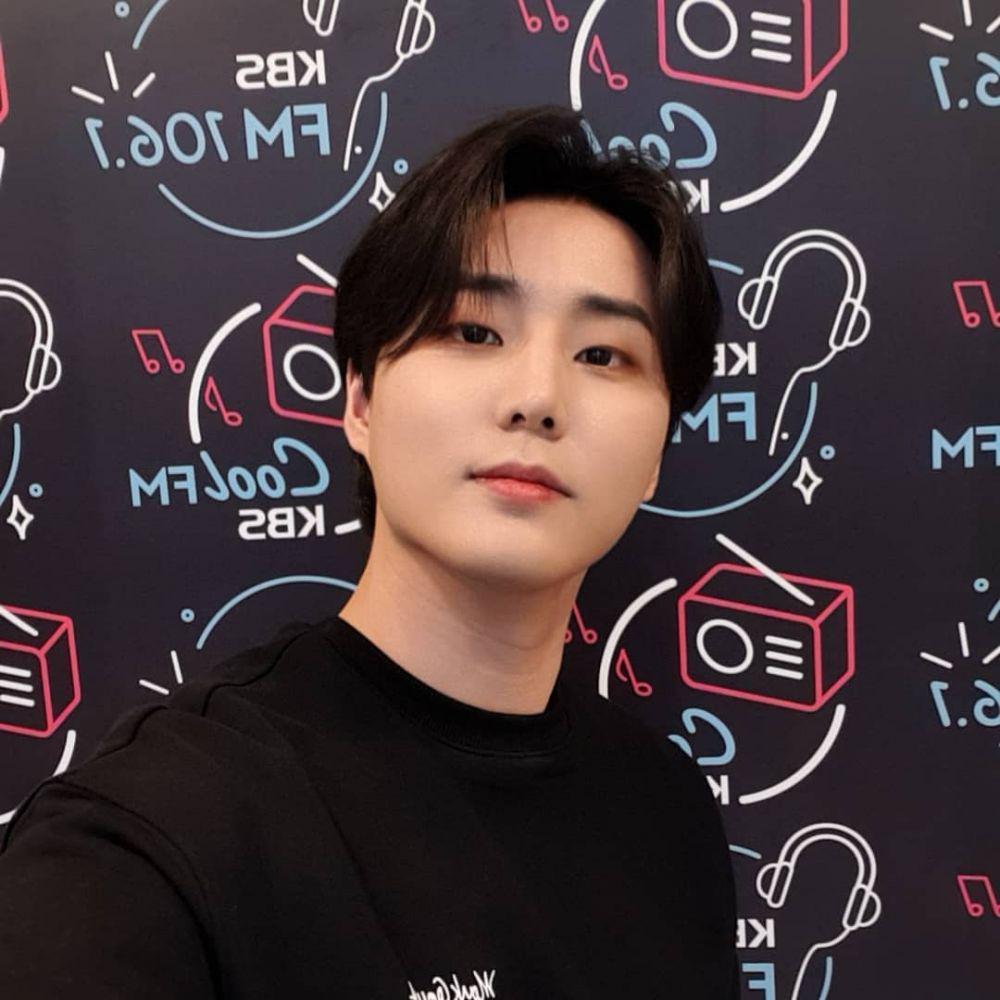 Ramah, 10 Potret Manis Selfie Young K DAY6 yang Bikin Meleyot