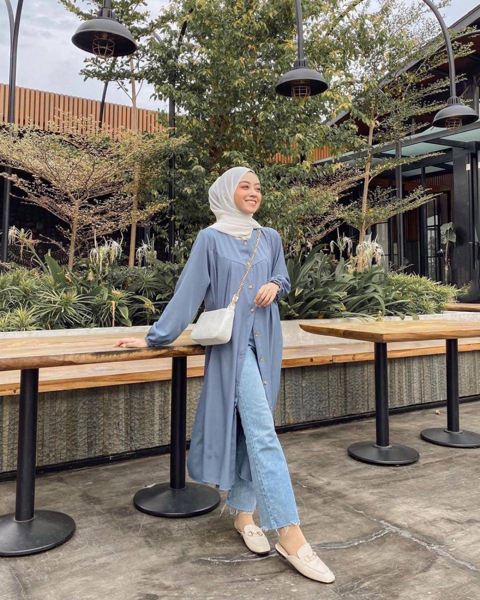 Padu padan bawahan denim pants ala Meirani Amalia (instagram.com/meiraniap)