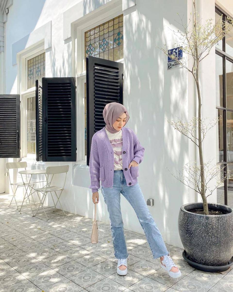 Padu padan bawahan denim pants ala Meirani Amalia (instagram.com/meiraniap)