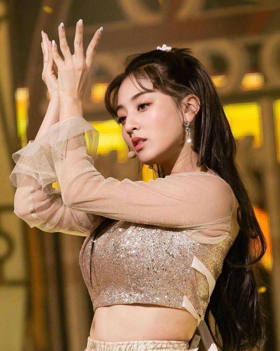 Jihyo TWICE (instagram.com/jypjihyo)