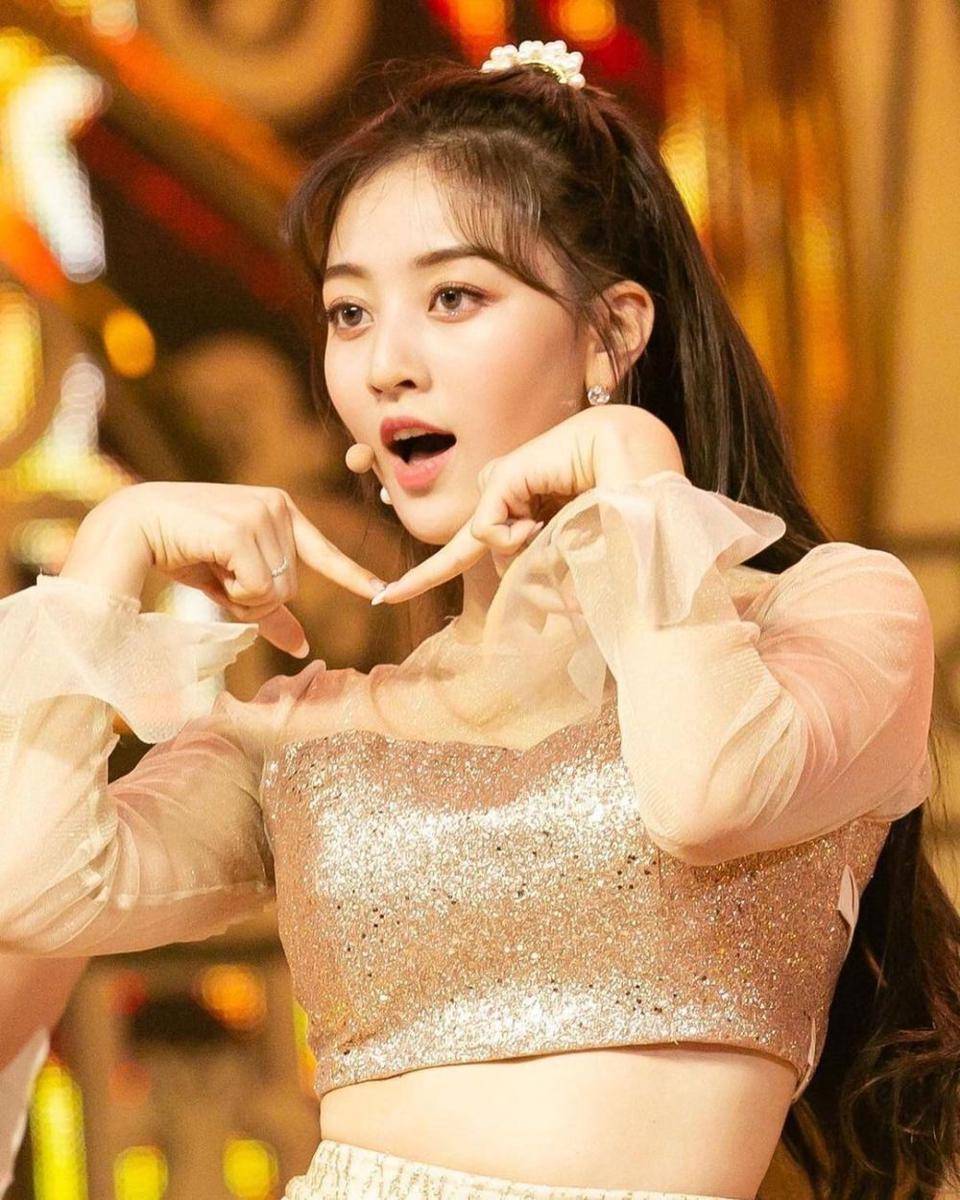 Jihyo (instagram.com/jypjihyo)