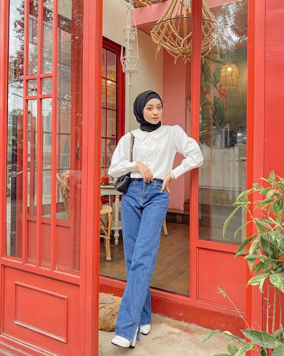Padu padan bawahan denim pants ala Meirani Amalia (instagram.com/meiraniap)