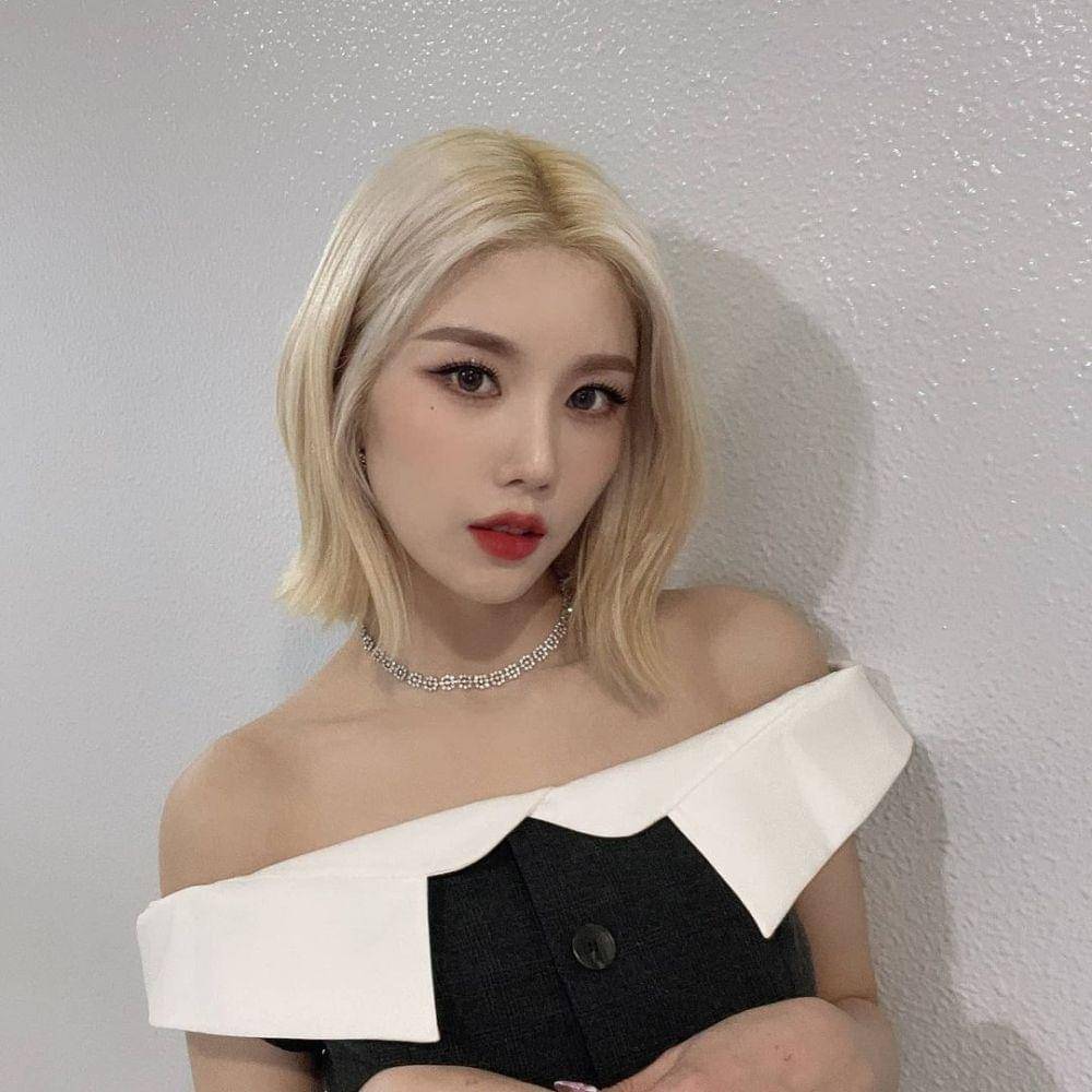 Eunbi IZ*One (instagram.com/official_izone)