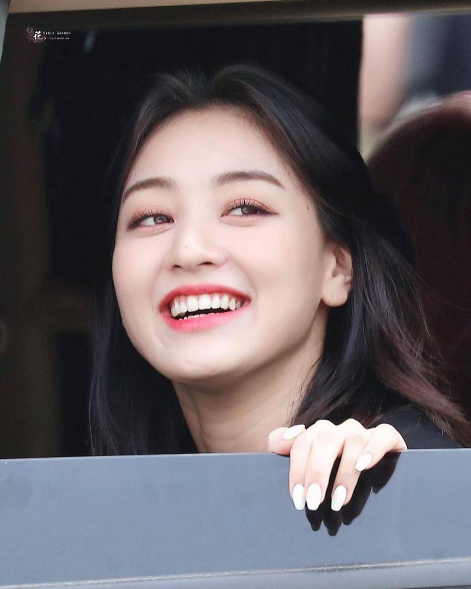 Jihyo TWICE (instagram.com/jypjihyo)