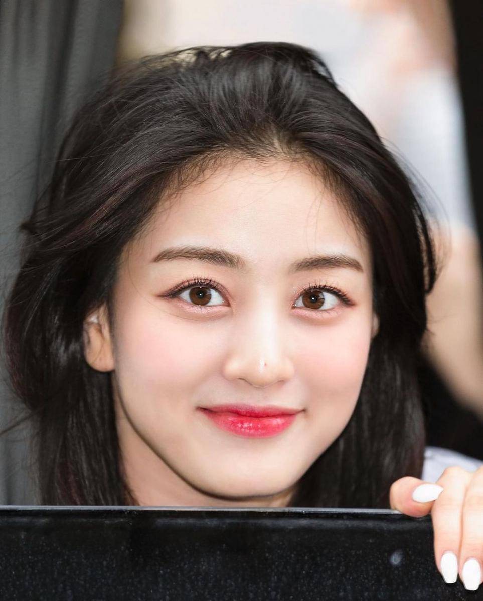 Jihyo TWICE (instagram.com/jypjihyo)