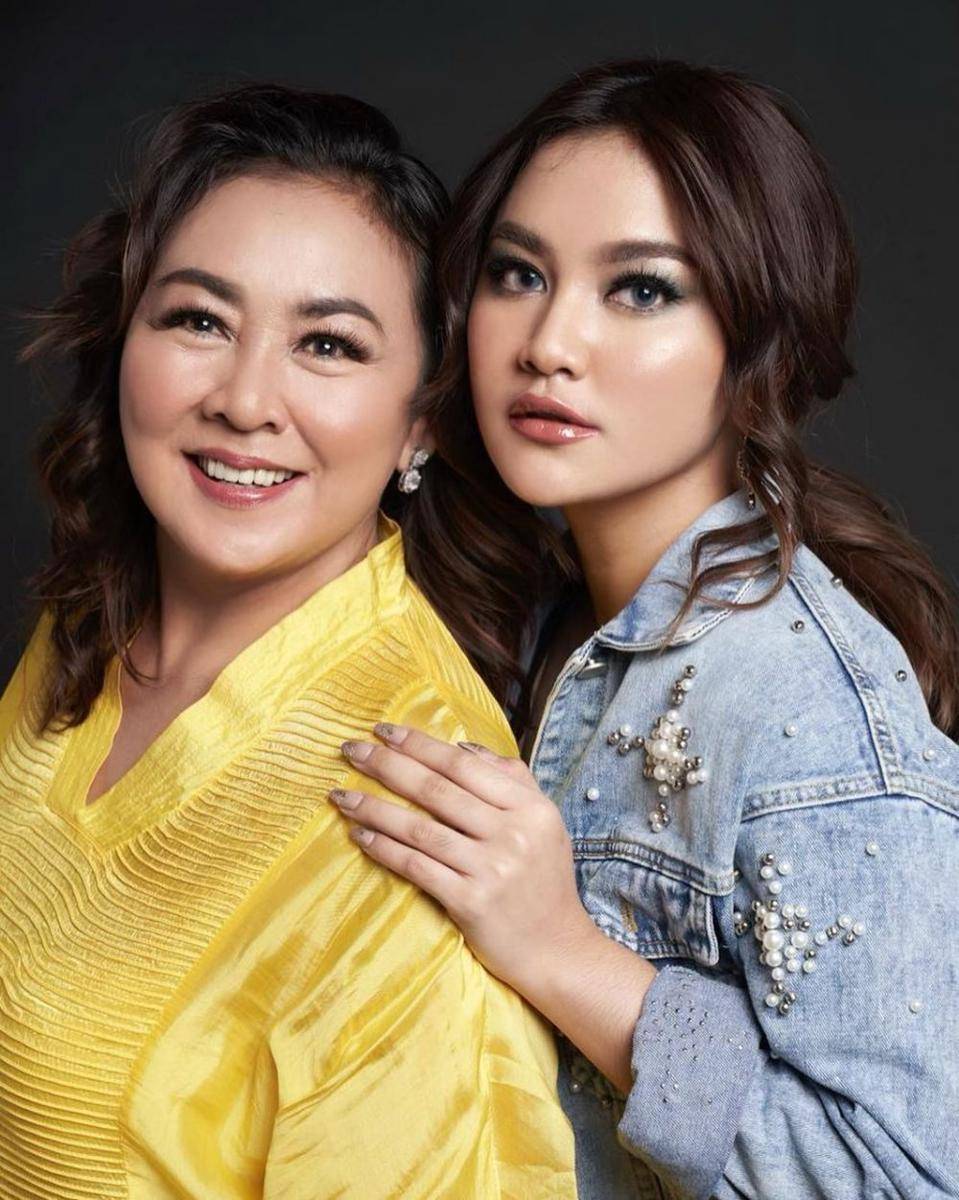 Kenangan Mahalini dan mamanya (instagram.com/mahaliniraharja/)