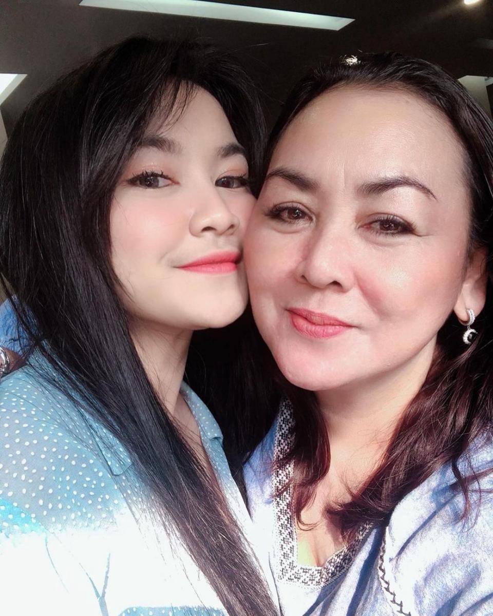 Kenangan Mahalini dan mamanya (instagram.com/seriniraharjaa/)