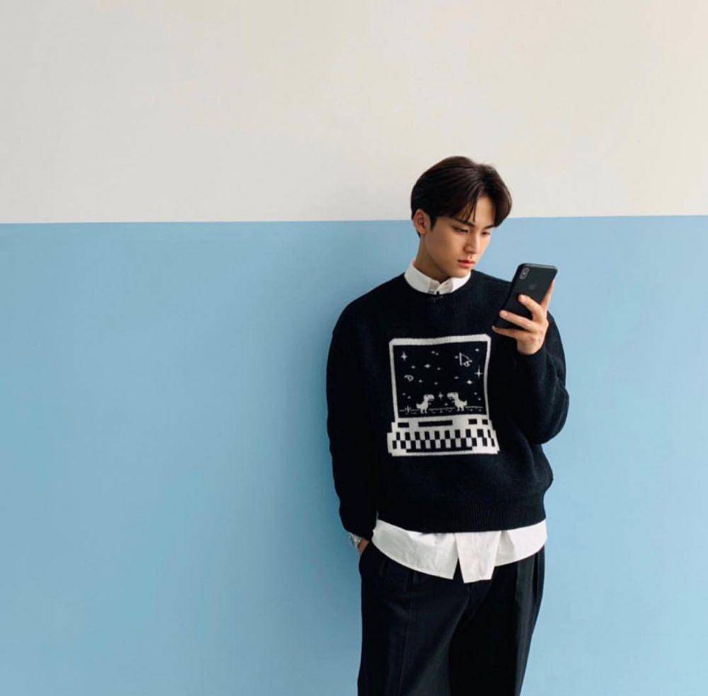 Ide outfit kasual ala Mingyu SVT (Instagram.com/min9yu_k)