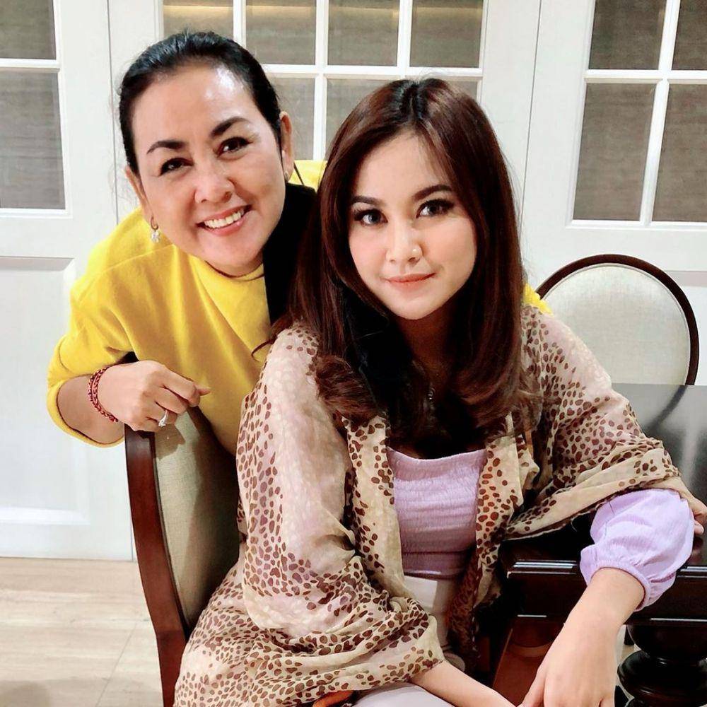 Kenangan Mahalini dan mamanya (instagram.com/seriniraharjaa/)