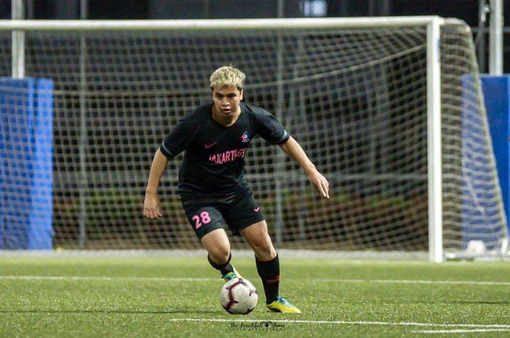 potret Billy Syahputra bermain sepak bola (instagram.com/bilsky16)
