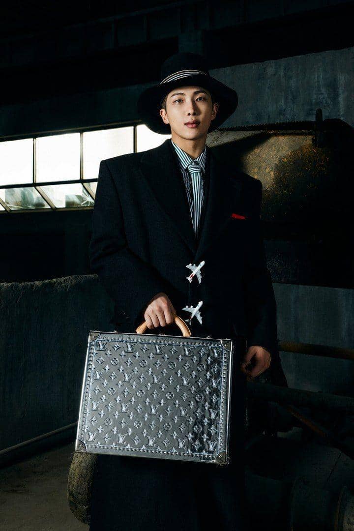 RM BTS untuk Louis Vuitton (twitter.com/BTSupdate_7)