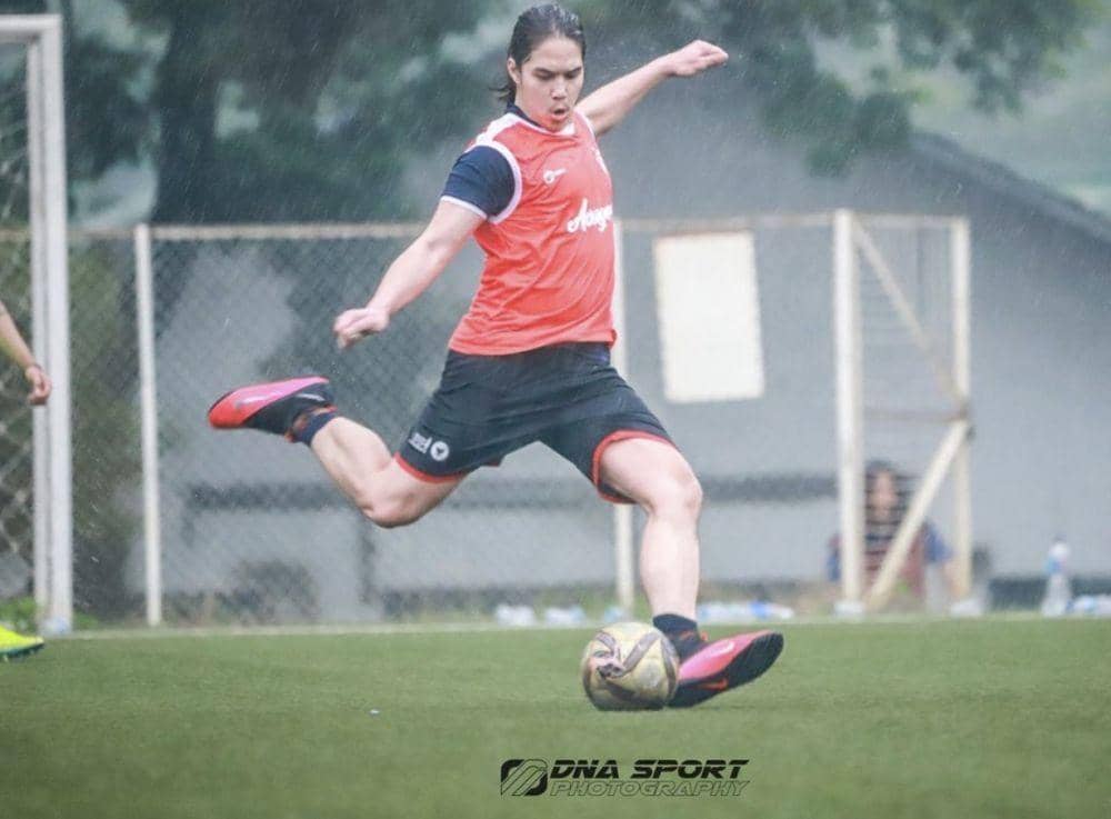 potret El Rumi bermain sepak bola (instagram.com/elelrumi)
