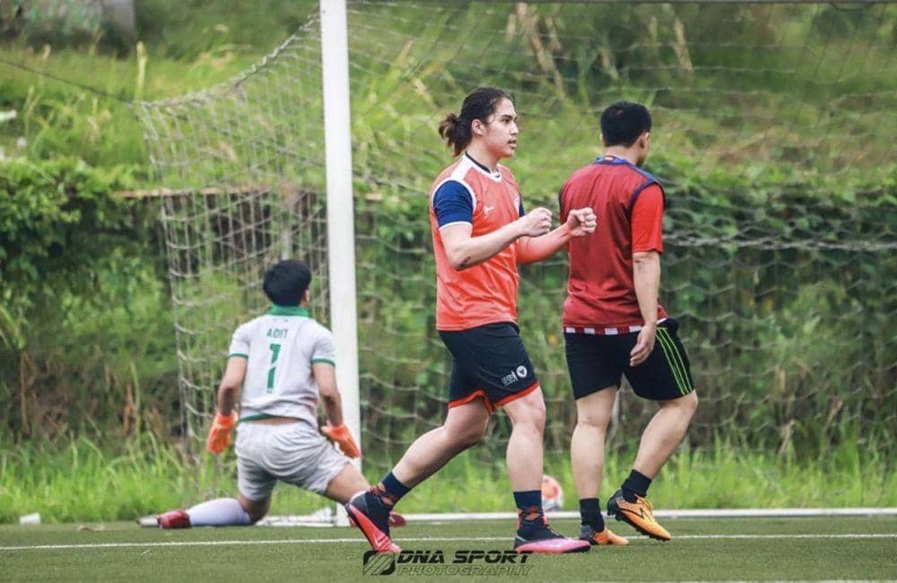 potret El Rumi bermain sepak bola (instagram.com/elelrumi)