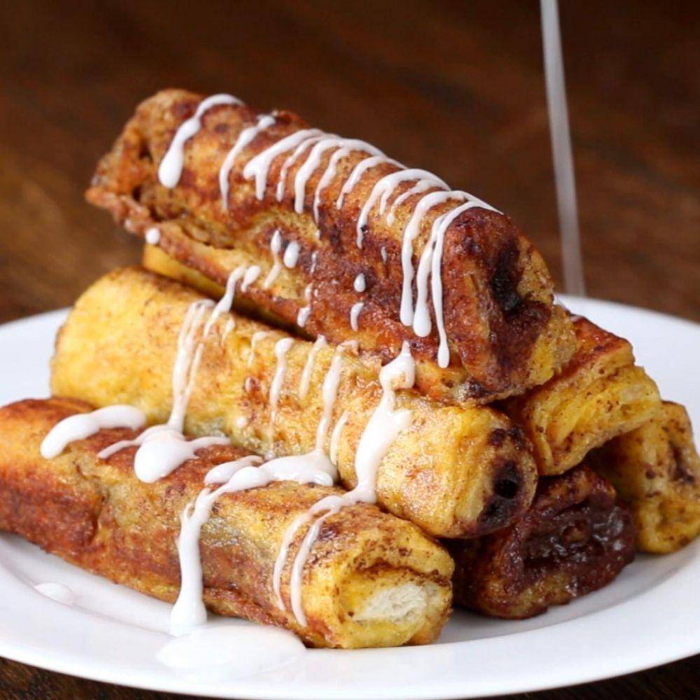 ilustrasi cinnamon roll up (tasty.co)