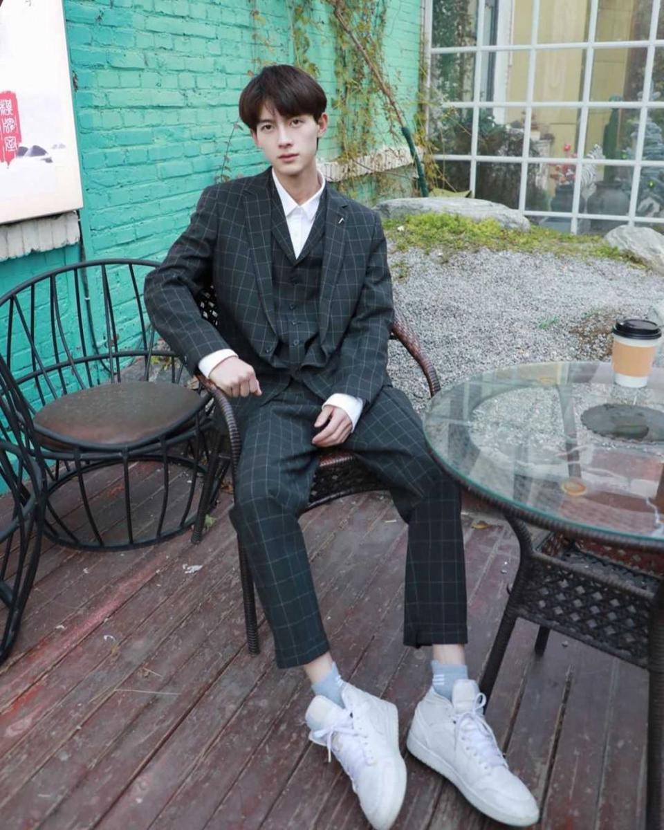 Chen He Yi (instagram.com/chenheyi_1012)