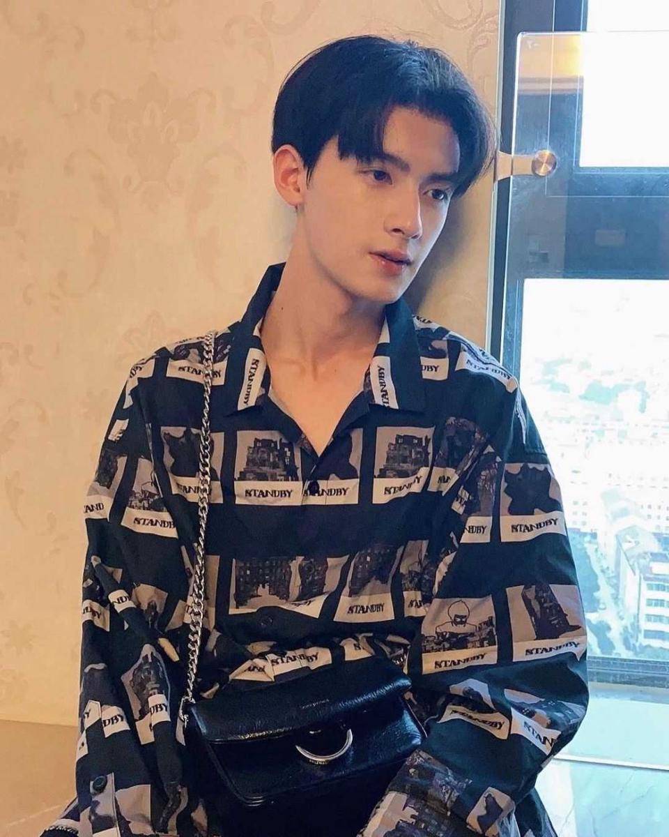 Chen He Yi (instagram.com/chenheyi_1012)
