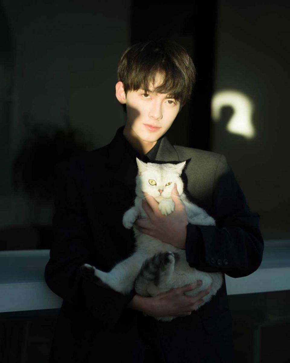 Chen He Yi (instagram.com/chenheyi_1012)