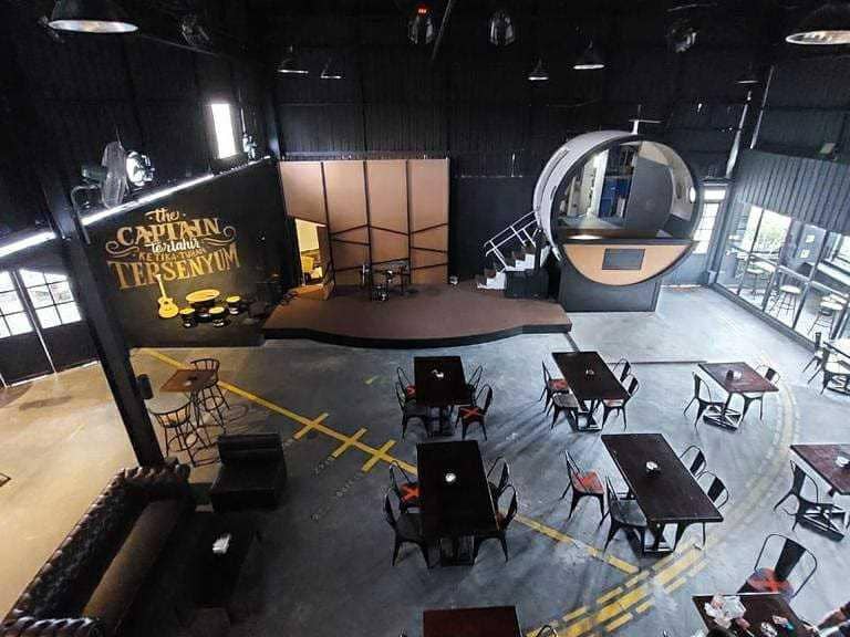 The Captain Urban Lounge (instagram.com/thecaptainjogja)