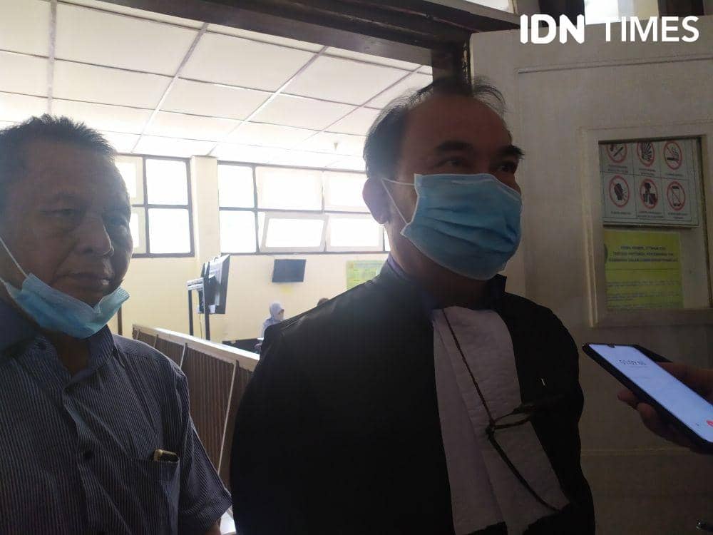 Kuasa Hukum Mukti Sulaiman, Sarkowi (IDN Times/Rangga Erfizal)