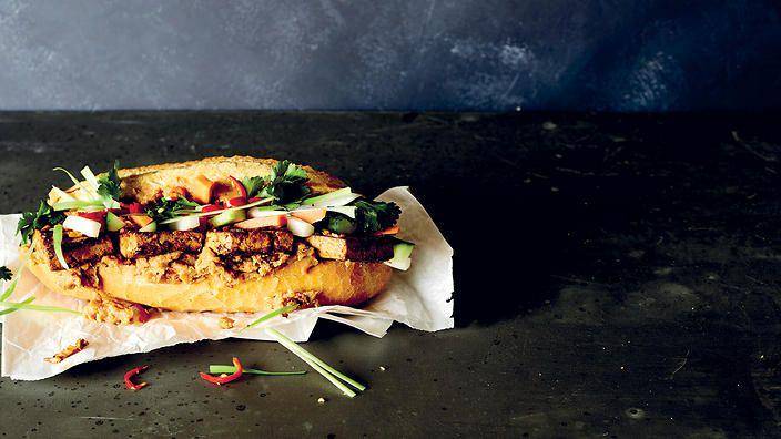 ilustrasi tofu banh mi (sbs.com.au/Chris Middlton)