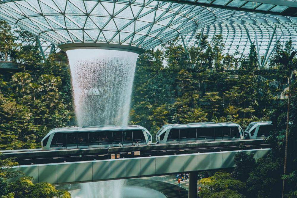 Jewel Changi Airport (pexels.com/Marvin Chandiary)