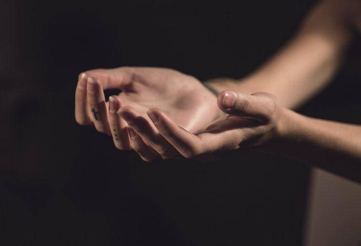 Ilustrasi berdoa (Unsplash.com/Milada Vigerova)