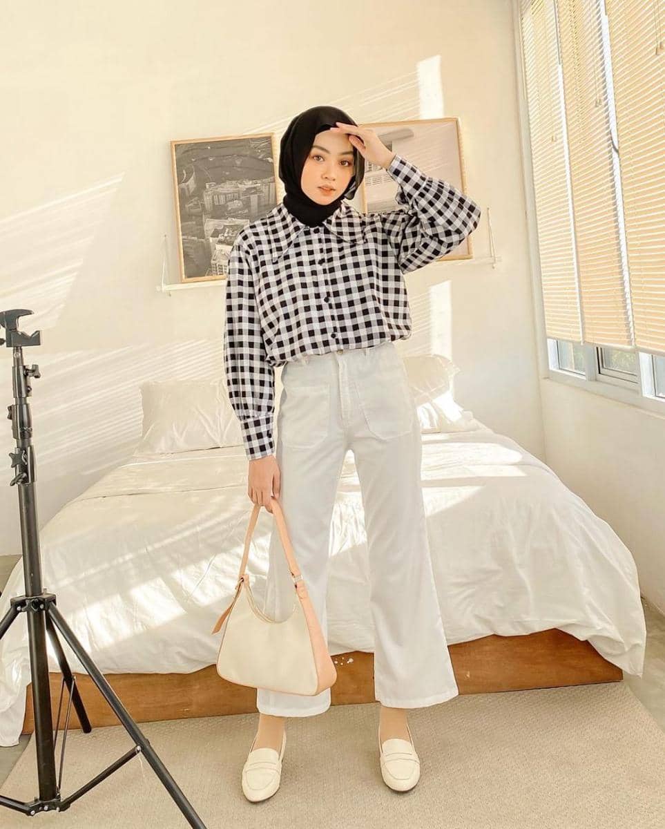 Outfit bermotif plaid ala Meirani Amalia (instagram.com/meiraniap)