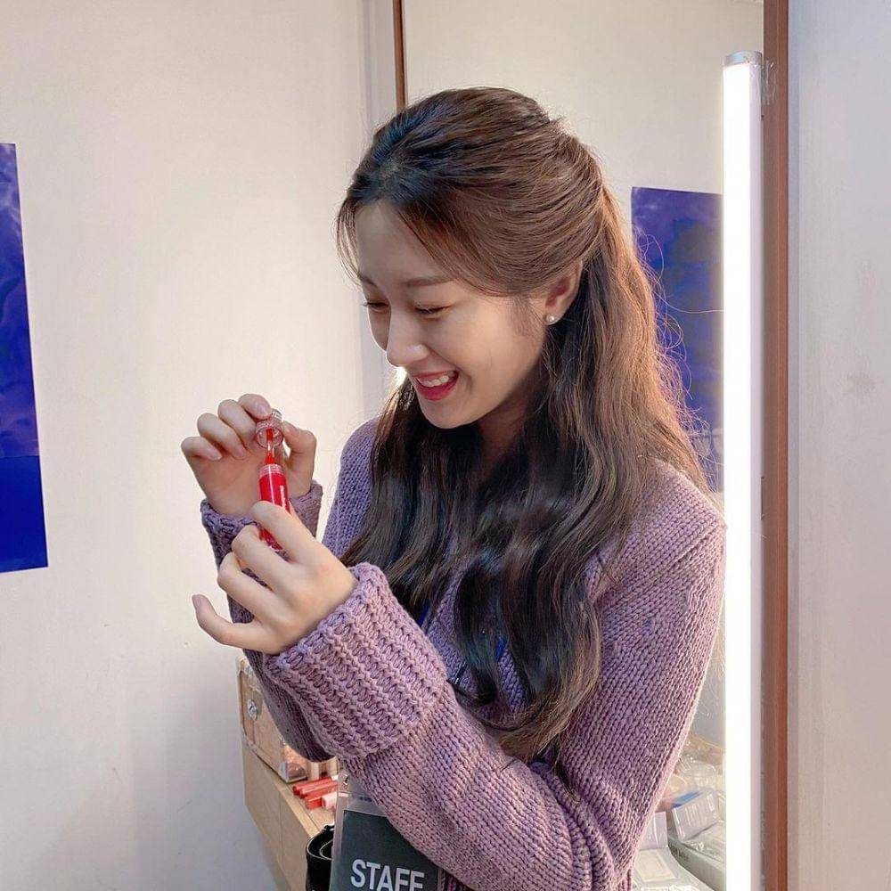 Moon Ga Young (instagram.com/m_kayoung)