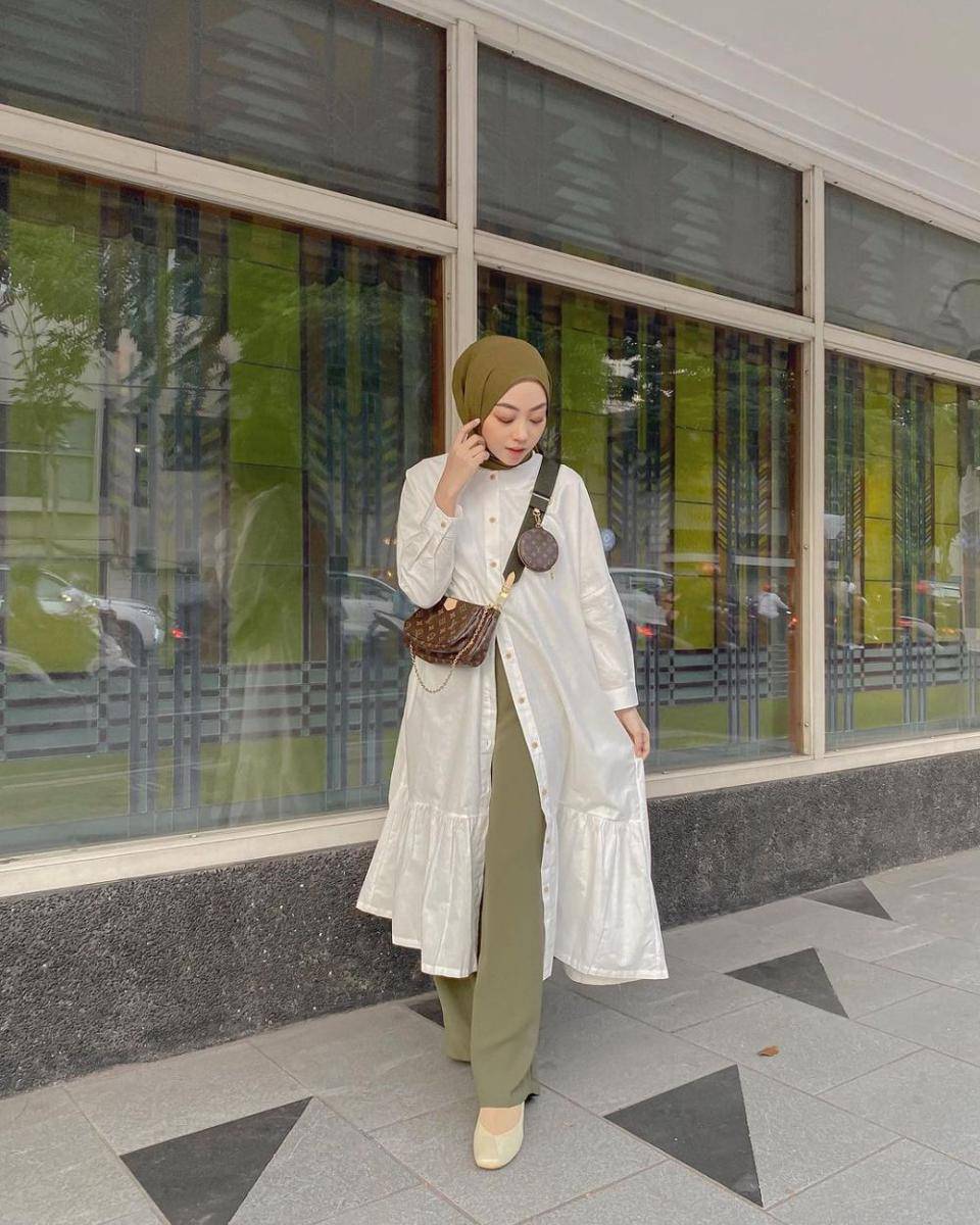 potret inspirasi outfit dengan atasan serba putih ala Meirani Amalia (instagram.com/meiraniap)