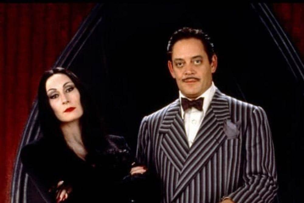 Morticia dan Gomez Addams, The Addams Family (instagram.com/theofficialrauljulia)