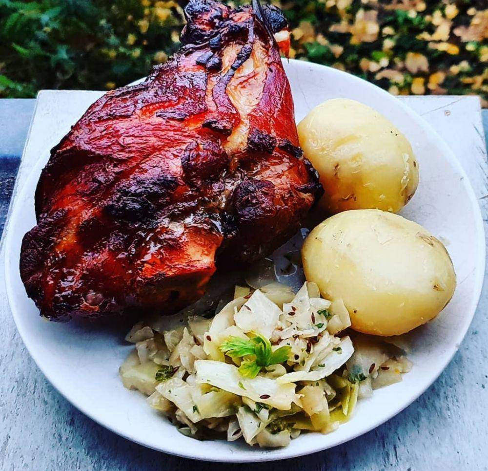 eisbein (Instagram.com/kokkiescooking)