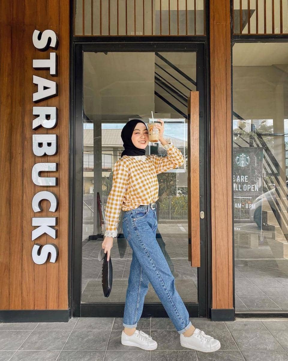 Outfit bermotif plaid ala Meirani Amalia (instagram.com/meiraniap)