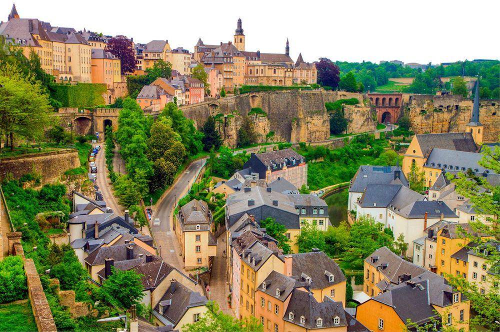 Luxembourg adalah negara kecil yang cerdas dan kaya. (beteruitholidayparks.com)