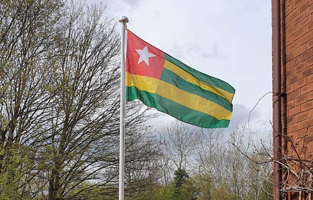 Bendera Togo. (instagram.com/billy_the_flag_man)