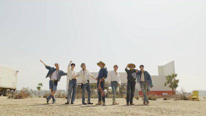 BTS (twitter.com/ForArmysID)